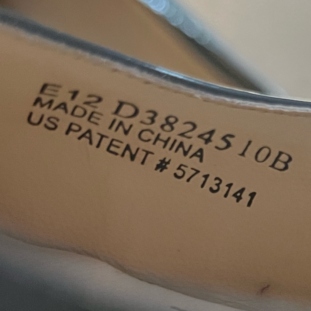 Cole Haan Chelsey Low Pump in Greystone Patent - Sz. 10 - Picture 9 of 9